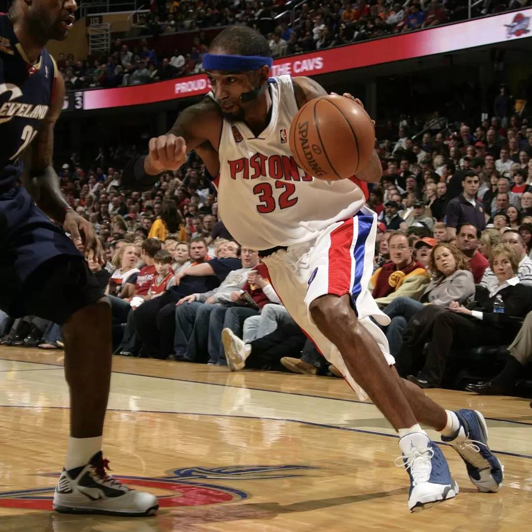 爱游戏 -莫兰特隔扣文班亚马