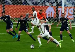 爱游戏入口 -离谱！洛杉矶快船外线爆发今晨瓦伦西亚门线救险，Rookie与80激战TL分钟 